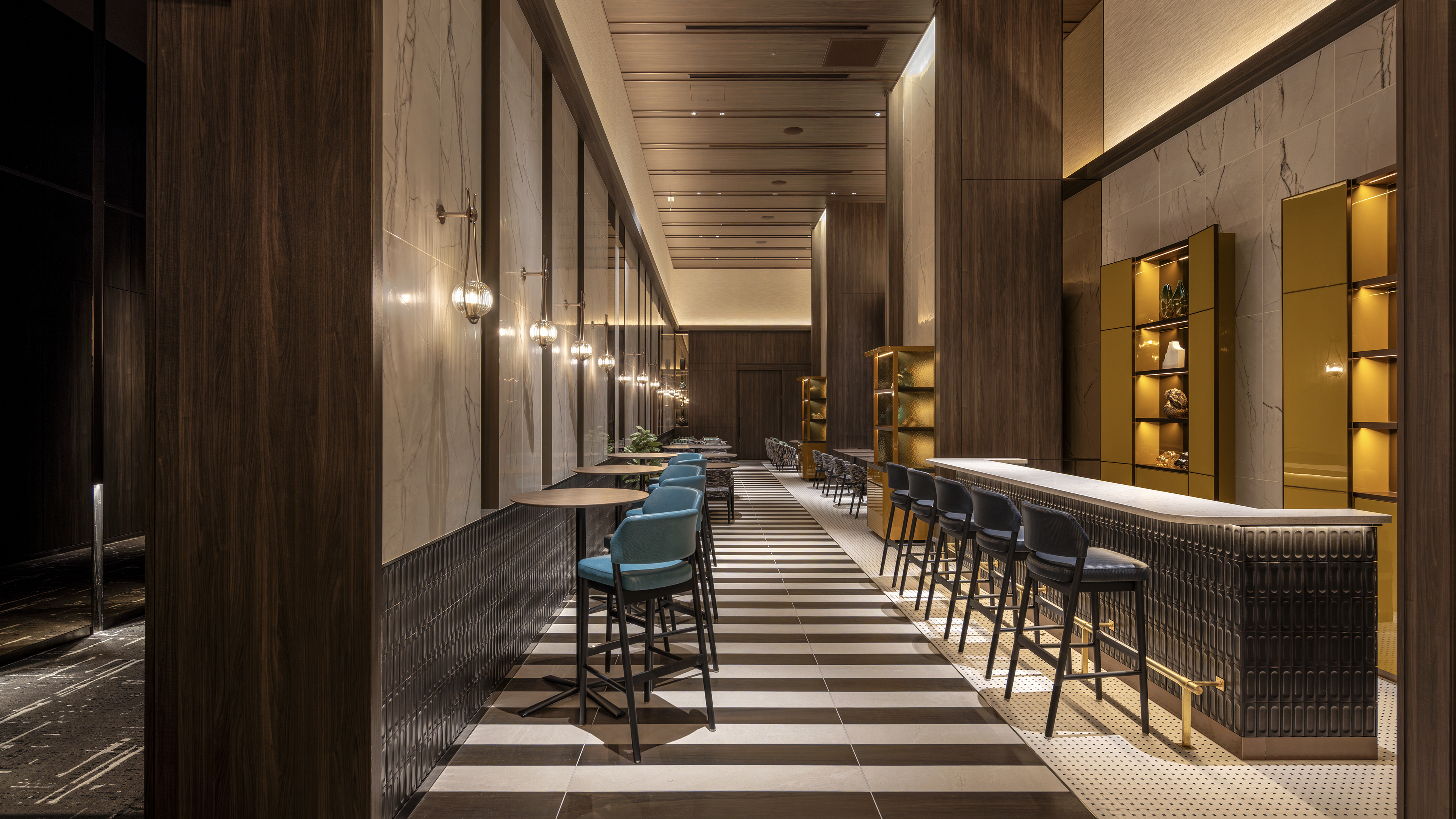 DINING & LOUNGE